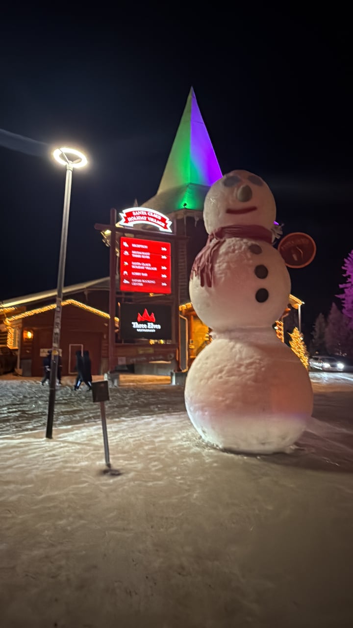 Snowman at Santa Claus Village used as family pacing context for Rovaniemi